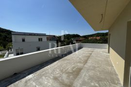 Gračani Stan 137 m2,3S+DB,balkon,terasa,garaža, Kвартира