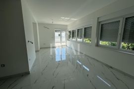 SNIŽENO-Gračani Stan 137 m2,3S+DB,balkon,terasa,garaža, Podsljeme, Διαμέρισμα