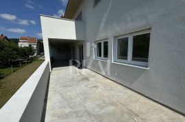 Gračani Stan 247 m2,4S+DB,balkon,terasa,garaža, Flat