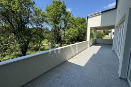 Gračani Stan 237 m2,4S+Db,balkon,terasa,garaža, Appartment