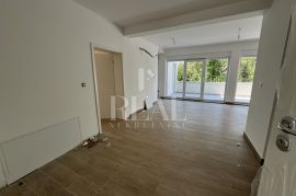 Gračani Stan 237 m2,4S+Db,balkon,terasa,garaža, Wohnung