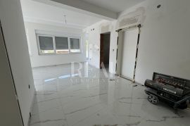 Gračani Stan površine 168 m3,3S+DB,balkon,terasa ,garaža, Appartement