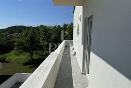 Gračani Stan 138 m2,3S+DB,balkon,terasa,garaža, Daire