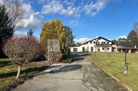 Zagreb okolica obiteljska kuća sa lijepom okućnicom!, Dubrava, House