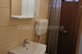 Zemun, Stan sa dvorištem, Zemun, Flat