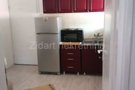 Zemun, Stan sa dvorištem, Zemun, Flat