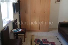 Zemun, Stan sa dvorištem, Zemun, Flat