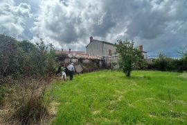 Kuća za Renovaciju s Građevinskim Zemljištem - Barban, Barban, House