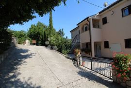 KOSTRENA SAMOSTOJEĆA KUĆA S DVA STANA I POSLOVNIM PROSTOROM, Kostrena, House