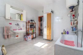 Dva stana sa potencijalom u blizini centra Pule, Appartamento