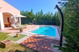Istra, Svetvinčenat, okolica - prostrana kuća s bazenom na mirnoj i lijepoj lokaciji, Svetvinčenat, Famiglia
