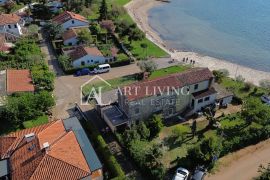 Istra, Novigrad, okolica, jedinstvena autohtona istarska kuća s okućnicom - samo 30 metara od mora, Novigrad, Дом