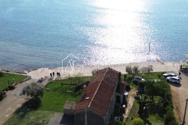 Istra, Novigrad, okolica, jedinstvena autohtona istarska kuća s okućnicom - samo 30 metara od mora, Novigrad, Casa