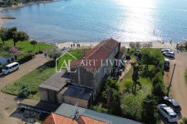 Istra, Novigrad, okolica, jedinstvena autohtona istarska kuća s okućnicom - samo 30 metara od mora, Novigrad, Σπίτι