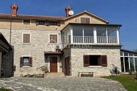 Istra, Novigrad, okolica - imanje od 10.000 m2 sa prostranom kućom u istraskom stilu, Novigrad, Σπίτι