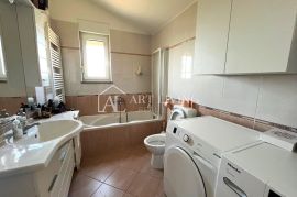 Istra, Umag, okolica - moderan dvosobni stan s pogledom na more, Umag, Appartement