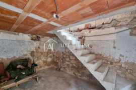 Istra, Novigrad, okolica - autohtona kamena istarska kuća za renovaciju, Novigrad, Famiglia