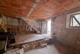 Istra, Novigrad, okolica - autohtona kamena istarska kuća za renovaciju, Novigrad, Ev