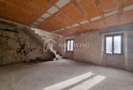 Istra, Novigrad, okolica - autohtona kamena istarska kuća za renovaciju, Novigrad, Maison