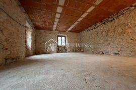 Istra, Novigrad, okolica - autohtona kamena istarska kuća za renovaciju, Novigrad, Casa