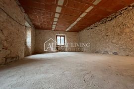 Istra, Novigrad, okolica - autohtona kamena istarska kuća za renovaciju, Novigrad, Maison