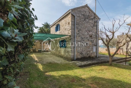 Istra, Umag, okolica - kamena kuća na TOP lokaciji 50 metara od mora, Umag, Дом