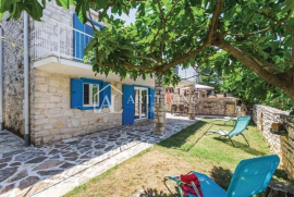 Istra, Umag, okolica - kamena kuća na TOP lokaciji 50 metara od mora, Umag, Σπίτι