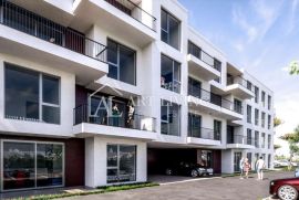 Istra, Umag - atraktivni stan na super lokaciji s natkrivenim parkingom, Umag, Wohnung