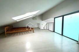 Umag, okolica - prekrasan stan s galerijom na samo 300 metara od mora, Umag, Appartamento