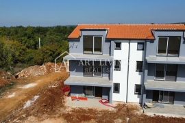 Poreč - okolica, stan u novogradnji na mirnoj lokaciji okružen prirodom, Poreč, Appartment