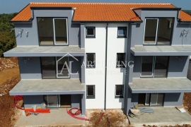 Poreč - okolica, stan u novogradnji na mirnoj lokaciji okružen prirodom, Poreč, Apartamento