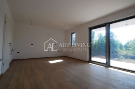 Poreč - okolica, atraktivan stan u prizemlju sa vrtom u novogradnji, Poreč, Appartment