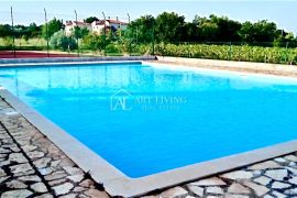 Istra, Poreč, okolica - dvosobni stan u mansardi sa korištenjem privatnog bazena, Poreč, Daire