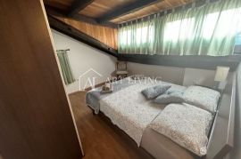 Istra, Poreč, okolica - dvosobni stan u mansardi sa korištenjem privatnog bazena, Poreč, Apartamento