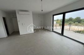 Poreč - okolica, atraktivan stan na 1 katu sa krovnom terasom površine 90 m2 s pogledom na more, Poreč, Appartement