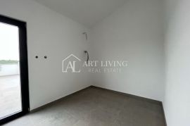 Poreč - okolica, atraktivan stan na 1 katu sa krovnom terasom površine 90 m2 s pogledom na more, Poreč, Wohnung