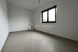 Poreč - okolica, atraktivan stan na 1 katu sa krovnom terasom površine 90 m2 s pogledom na more, Poreč, Appartment