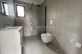 Poreč - okolica, TOP stan na 1 katu sa krovnom terasom površine 90 m2, Poreč, Flat