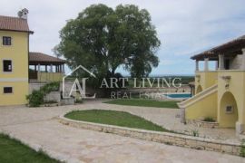 Poreč-okolica, prekrasno imanje sa dvije autohtone istarske vile s bazenom  na parceli 3039 m2, Poreč, Casa