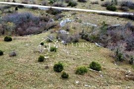 Oprtalj, lijepo poljoprivredno zemljište 10 200 m2, Oprtalj, Arazi