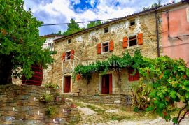 Istra-Oprtalj, kamena istarska kuća s otvorenim pogledom, Oprtalj, Famiglia