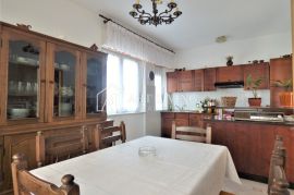 Umag, Stan 151 m2 na 1. katu kuće  500 m od mora, Umag, Flat