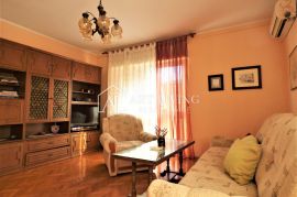 Umag, Stan 151 m2 na 1. katu kuće  500 m od mora, Umag, Apartamento