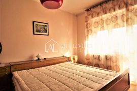 Umag, Stan 151 m2 na 1. katu kuće  500 m od mora, Umag, Apartamento