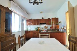 Umag, Stan 151 m2 na 1. katu kuće  500 m od mora, Umag, Appartement