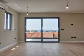 Poreč, Luksuzan penthouse u novogradnji 500 m od mora, Poreč, Kвартира