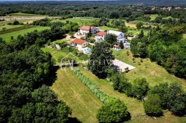 Istra, Žminj, Kompleks obiteljskog imanja na 10 000 m2, Žminj, Kuća