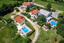 Istra, Žminj, Kompleks obiteljskog imanja na 10 000 m2, Žminj, Haus