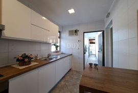 OPATIJA, POBRI- vila 542m2 ogromnog potencijala s pogledom na more + okoliš 1200m2, Opatija - Okolica, Σπίτι