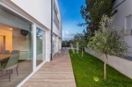 Fažana moderna villa 360m2 sa panoramskim pogledom na more !, Fažana, Famiglia